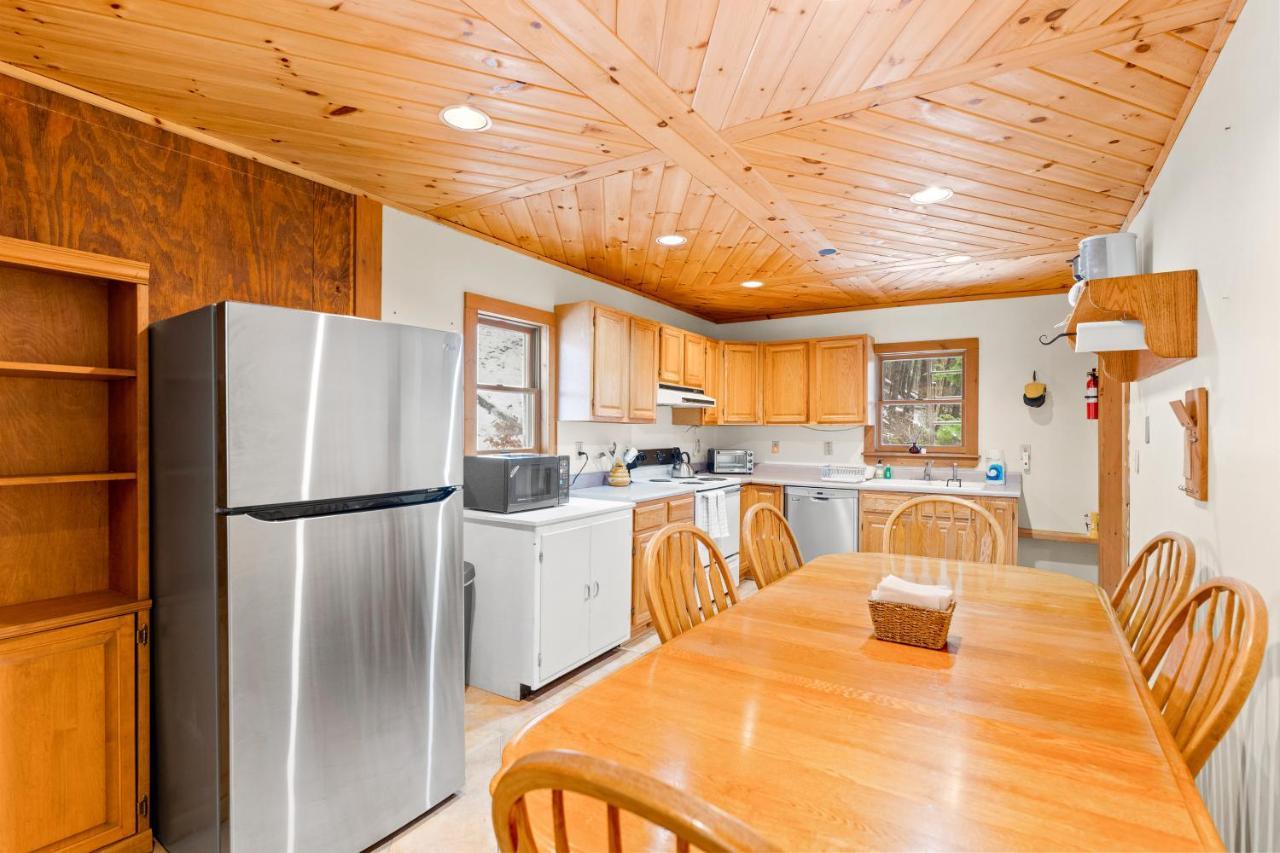 River Road Treehouse Retreat Warrensburg Exterior photo