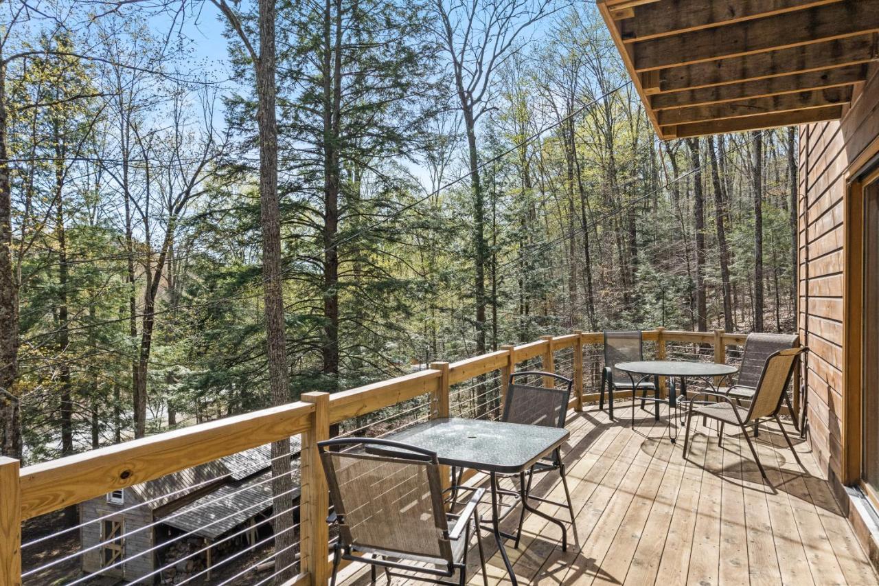 River Road Treehouse Retreat Warrensburg Exterior photo